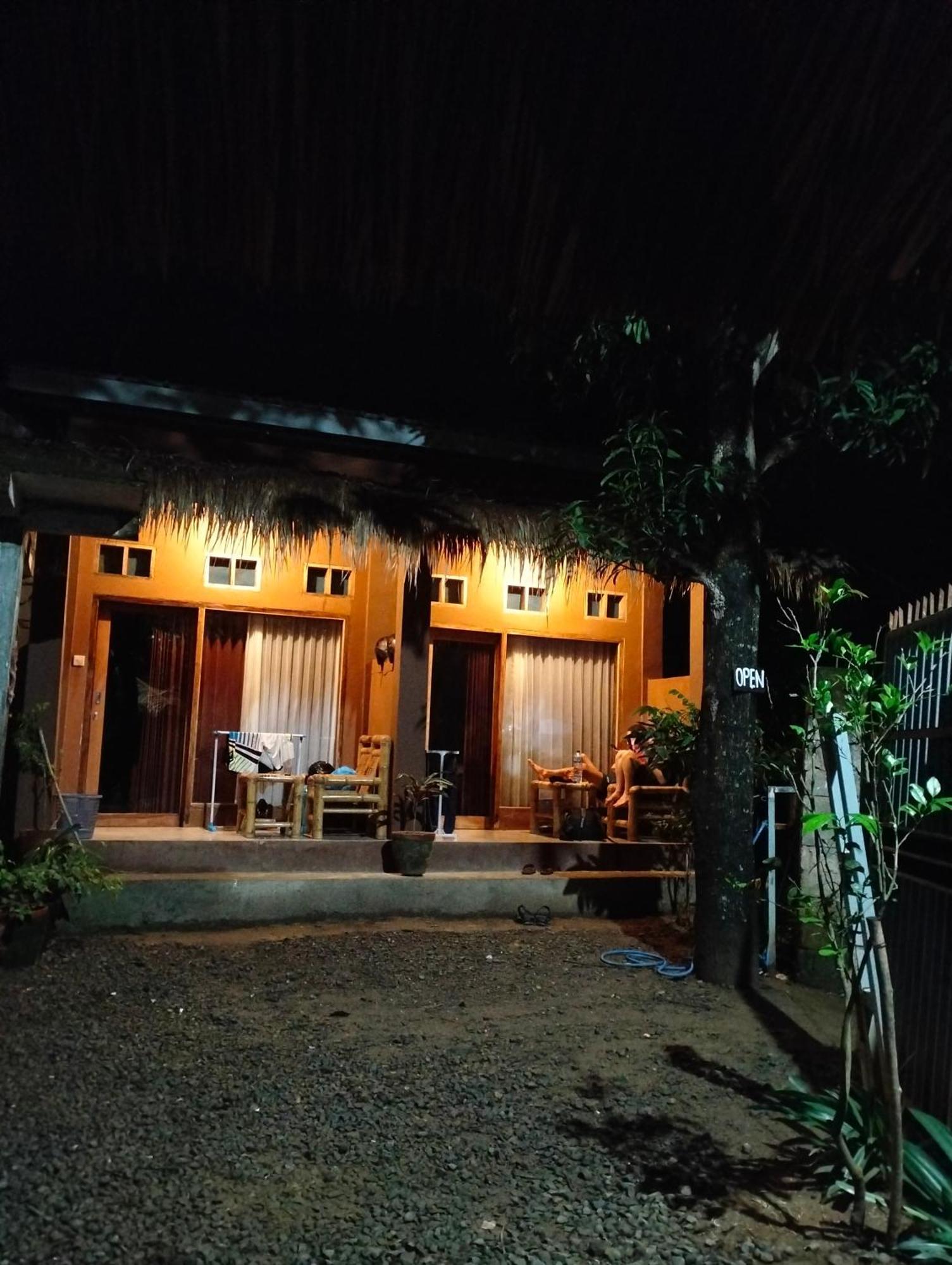Fullmoon Homestay Kuta  Exterior foto